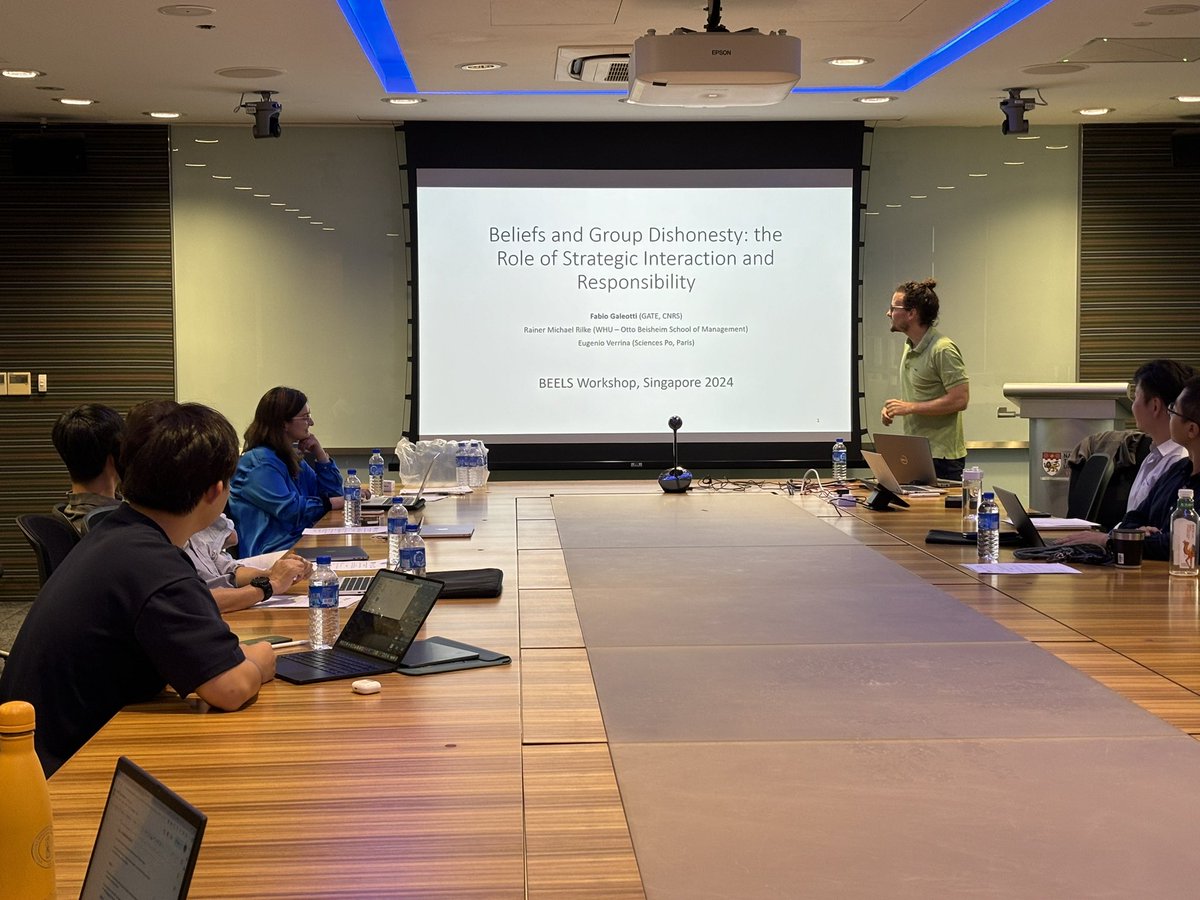 excited to be in Singapore for the joint @GATELAB1 @NTUsg workshop listening to @_FabioGaleotti_ about his joint work on “Beliefs and Group Dishonesty: The Role of Strategic Interaction and Complicity” which asks whether others honesty matter for own decision to be honest 🙏🎉