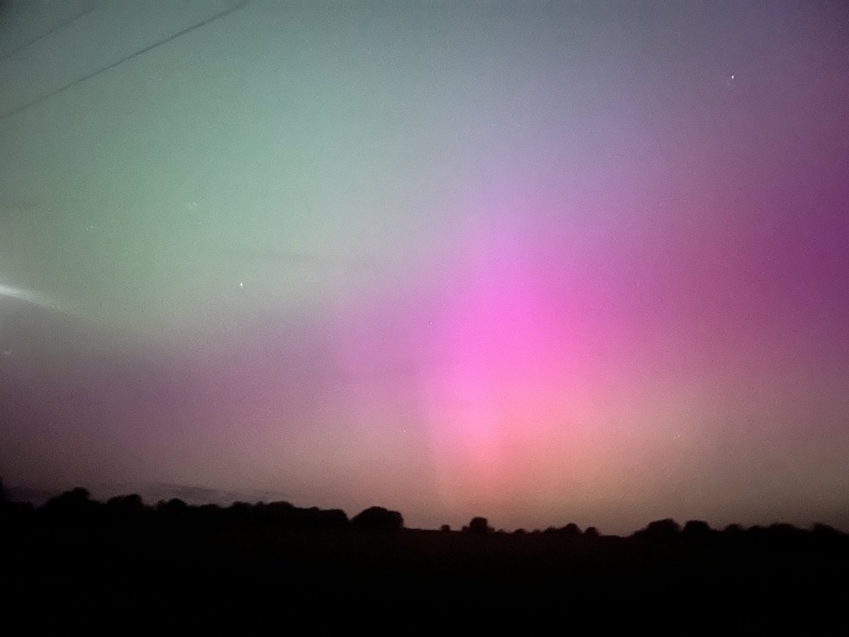 RandallDeanWill's tweet photo. I’m usually never the first to a party but I could not help to share (late mind you) my photos of the auroras on May 10th near Bois D’arc, MO. https://t.co/A1yLZoJVXW