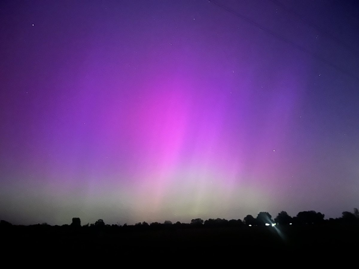 RandallDeanWill's tweet photo. I’m usually never the first to a party but I could not help to share (late mind you) my photos of the auroras on May 10th near Bois D’arc, MO. https://t.co/A1yLZoJVXW