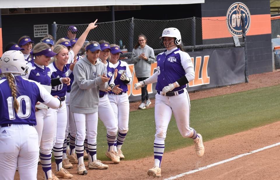 Meg Houk tweet media