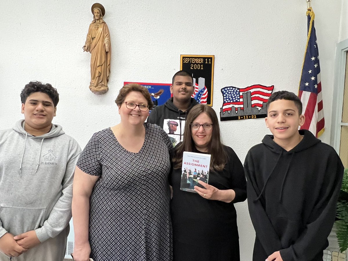 BQDiocesePress's tweet photo. .@ctnbrooklyn today hosted bestselling and award-winning novelist Liza Wiemer, author of “The Assignment” at several Catholic academies in Queens who led the 7th and 8th students in an important lesson on speaking up against all forms of hatred, bigotry, and injustice. https://t.co/6auCIZybTl