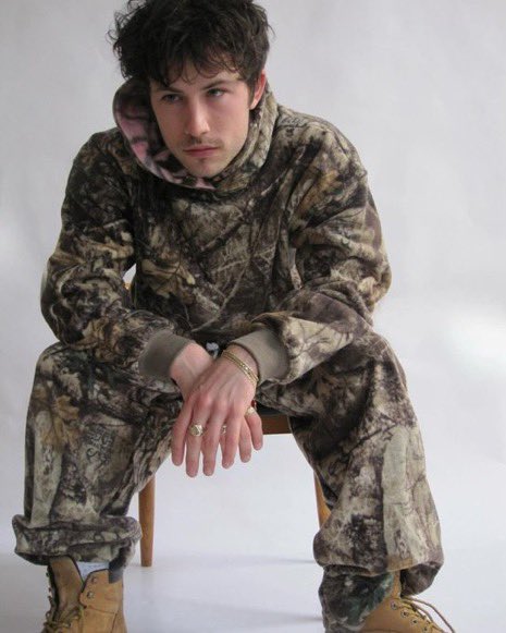 dylanmthinker's tweet image. dylan minnette everyone (!!!!)