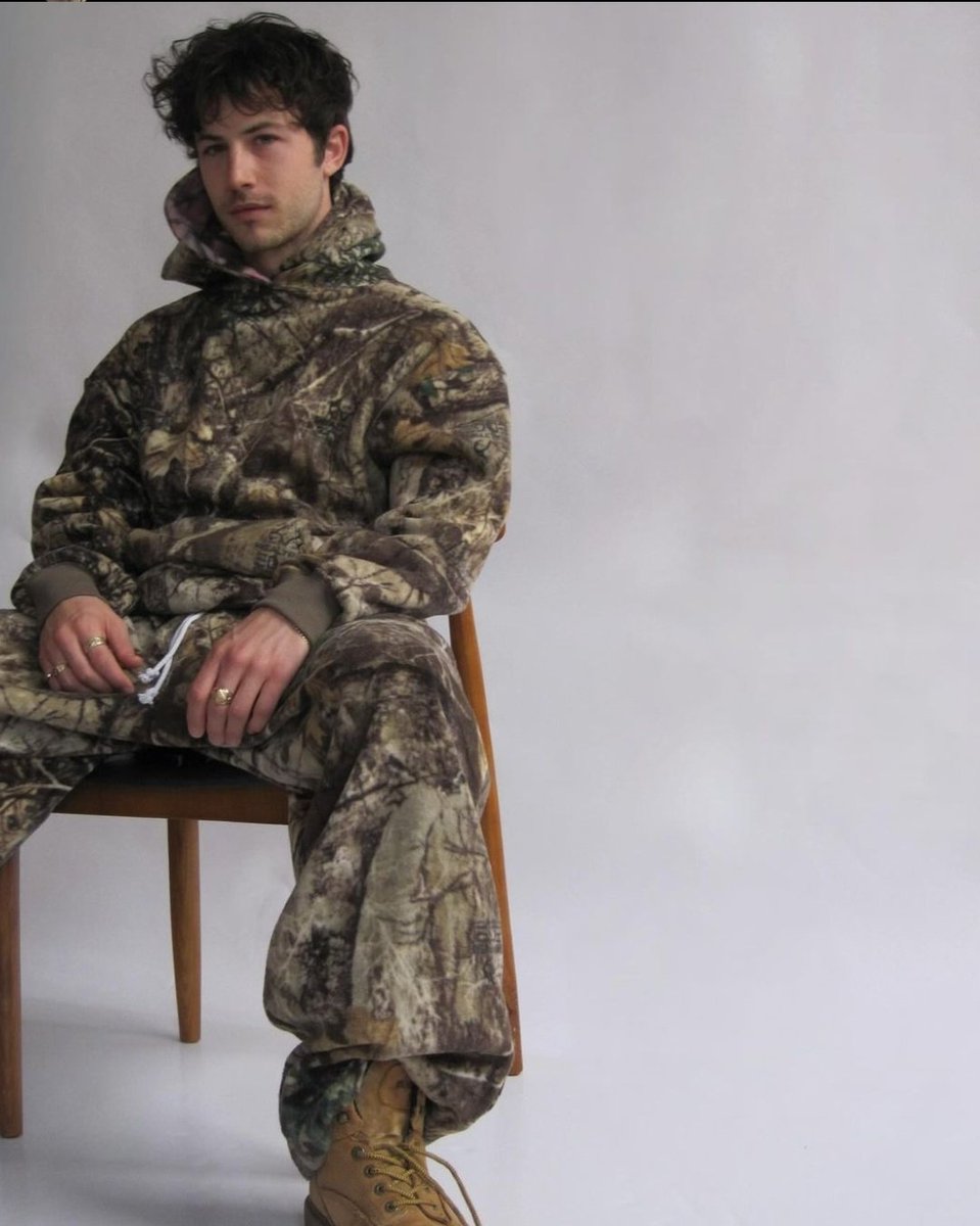 dylanmthinker's tweet image. dylan minnette everyone (!!!!)