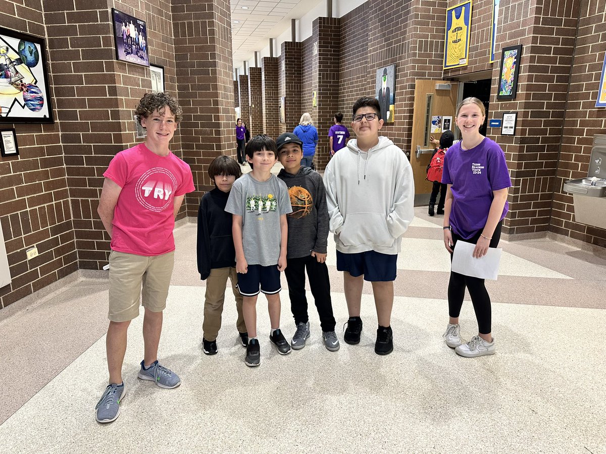 HawthornMSS's tweet photo. TRY students welcomed our future Middle South Eagles yesterday during 5th grade visits! 🦅 https://t.co/f7qh6cVPWa