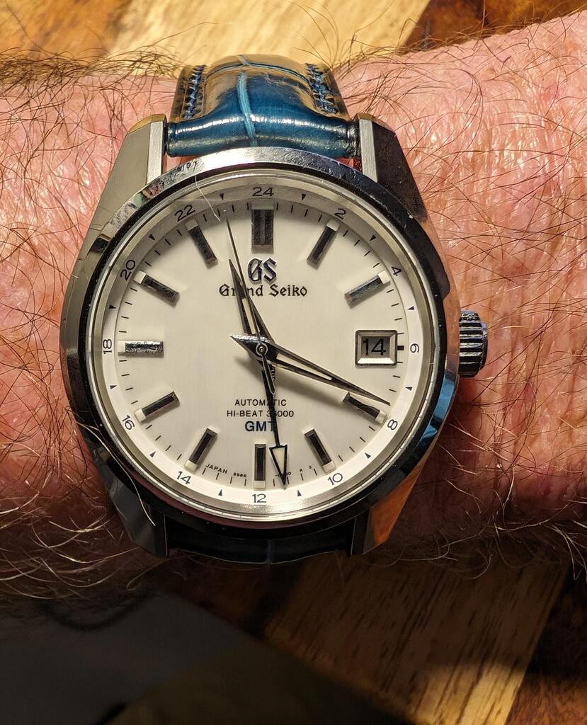 Mike Lynch (Verified Customer)
From: Charlotte, US 🇺🇸
This is an absolutely gorgeous strap that I got to change up the look on my Grand Seiko SBGJ255. I could not be happier with this purchase.
Via @judgedotme
#handdn #leatherstrap #watchstrap 
handdn.com/product/bespok…