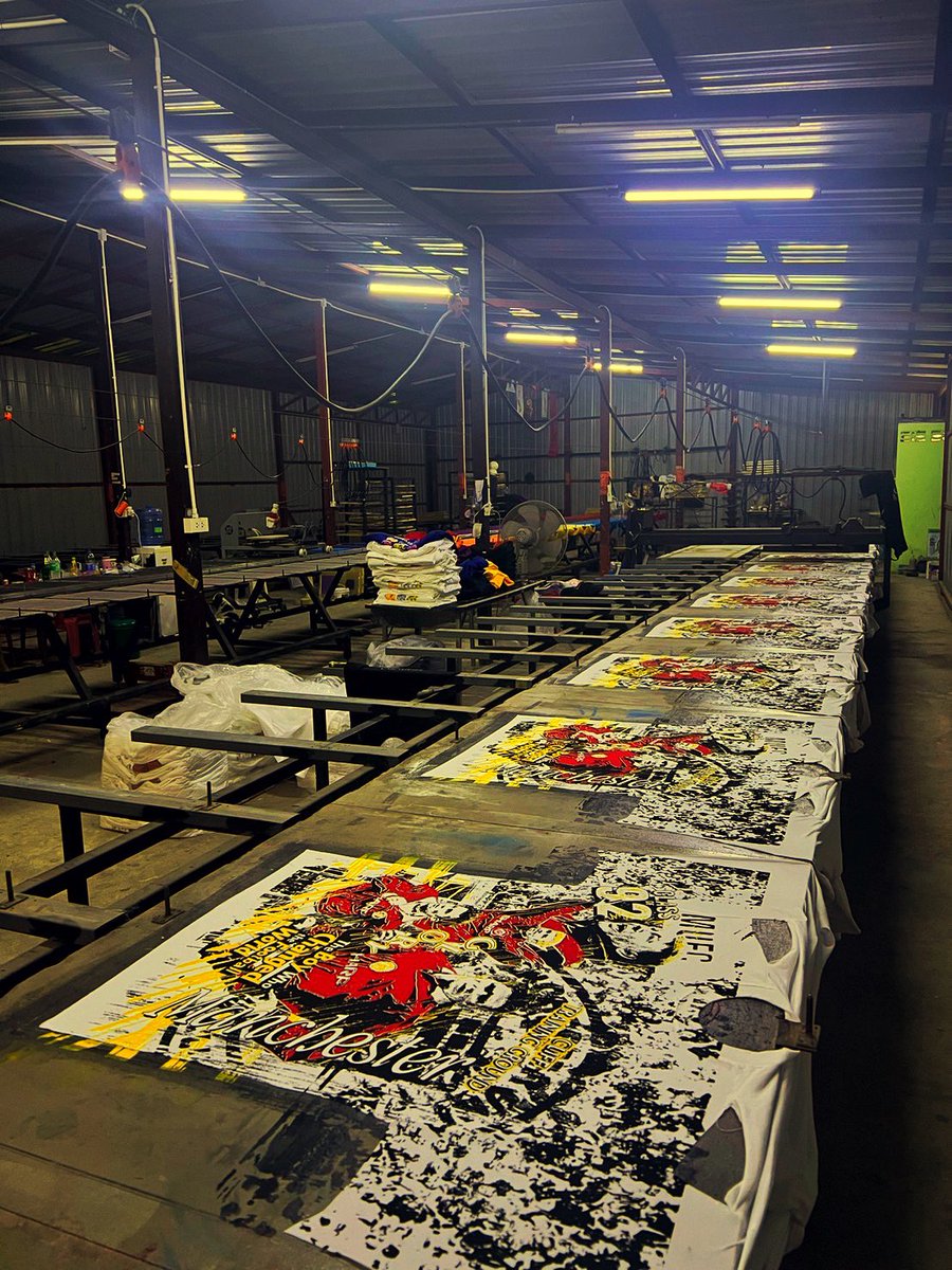 เทสตัวอย่างจนลงตัวแล้วก็ลุยเลย
เทคนิคตรงรุ่นเป๊ะเดือนหน้าแจกัน #เสื้อวินเทจ #แมนยู #alloverprint #manchester