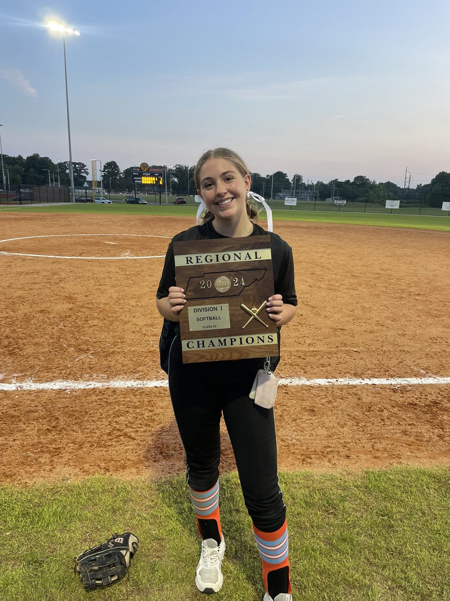 Regional champs!! One more win to get to state!! So proud of our team!! @YaleSoftball @CoachLauraRicc @Coach_Debrosse @CULionsSoftball @UNCSoftball @c_lyon22 @coachmegsmith @CoachKrysiak @GCSportsWriter @ChelseaEFarmer @CoachConnoyer @SamfordAB @CassadyKimball @SouthernMissSB