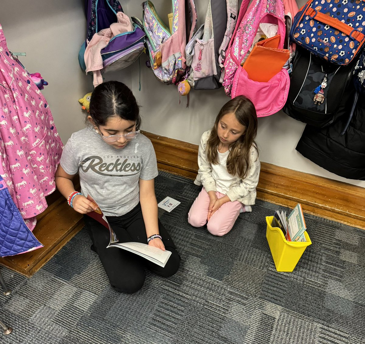 RH_MrsStThomas's tweet photo. Buddy Reading! Some of my 4th grade readers have been building their reading confidence by sharing a great book with Kindergartners📕@RobertHunterES https://t.co/kon0WxwbMe