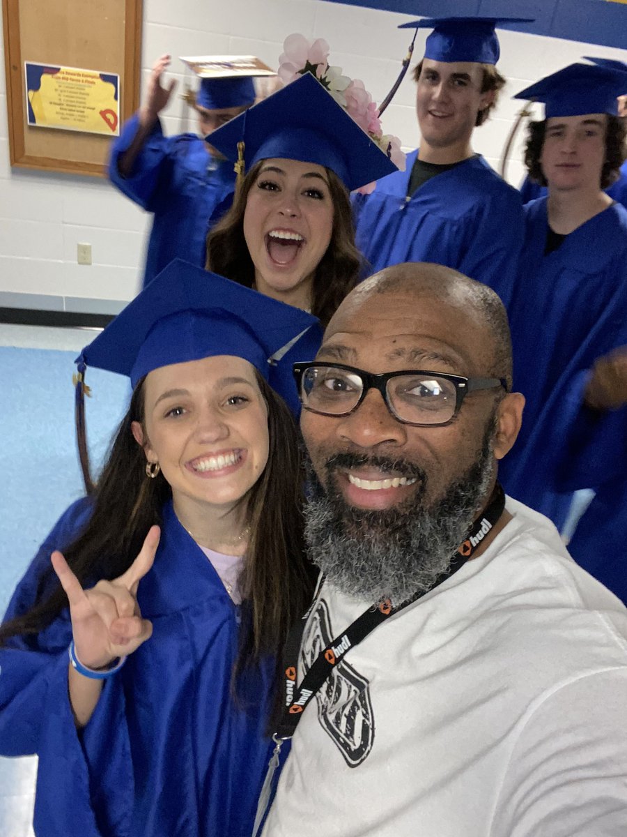 Coach_Kenebrew's tweet photo. Great day to see these kids walk thru the halls!! @HomerWare06 @Jeremiah2Smith @XavierLeger3 https://t.co/L9gTruaR8g