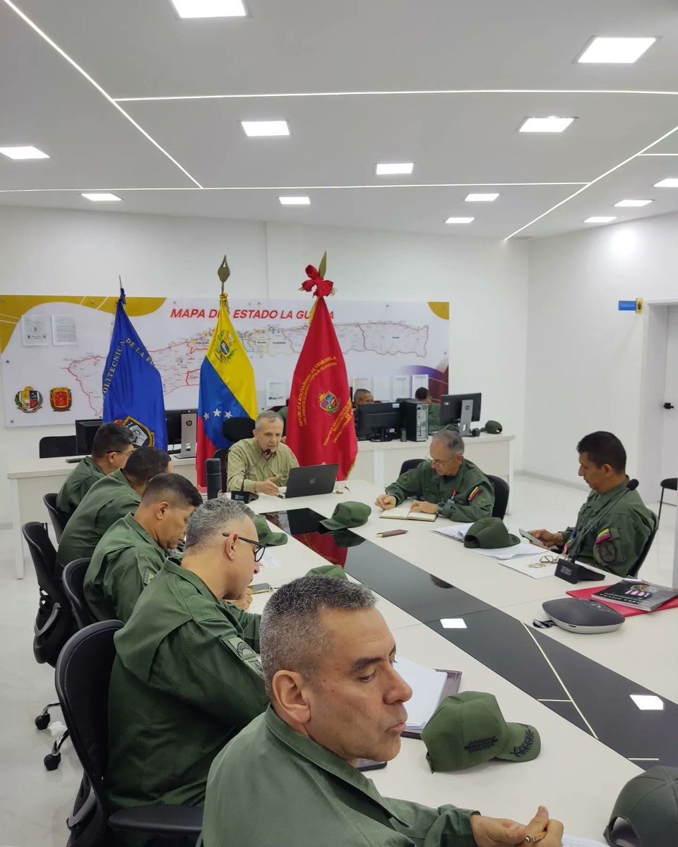 #15May | Este miércoles, desde la sede de la <a href="/ZODI_LaGuaira/">ZODILaGuaira</a> el <a href="/unefavdi/">VDI</a> dio inicio a la tercera clase del “Seminario intensivo de defensa integral de la nación y gestión de la dirección para la lucha no armada”, dirigido a los Comandantes del Sistema Defensivo Territorial.