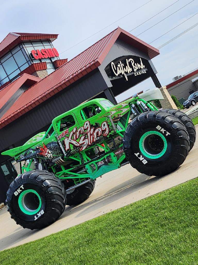 💥 King Sling has arrived at Catfish Bend 💥 King Sling is currently on display in front of Catfish Bend Casino! Take photos and get ready for a fantastic show this Saturday at 34 Raceway. Buy tickets for Saturday here: eventbrite.com/e/2x-monster-t…