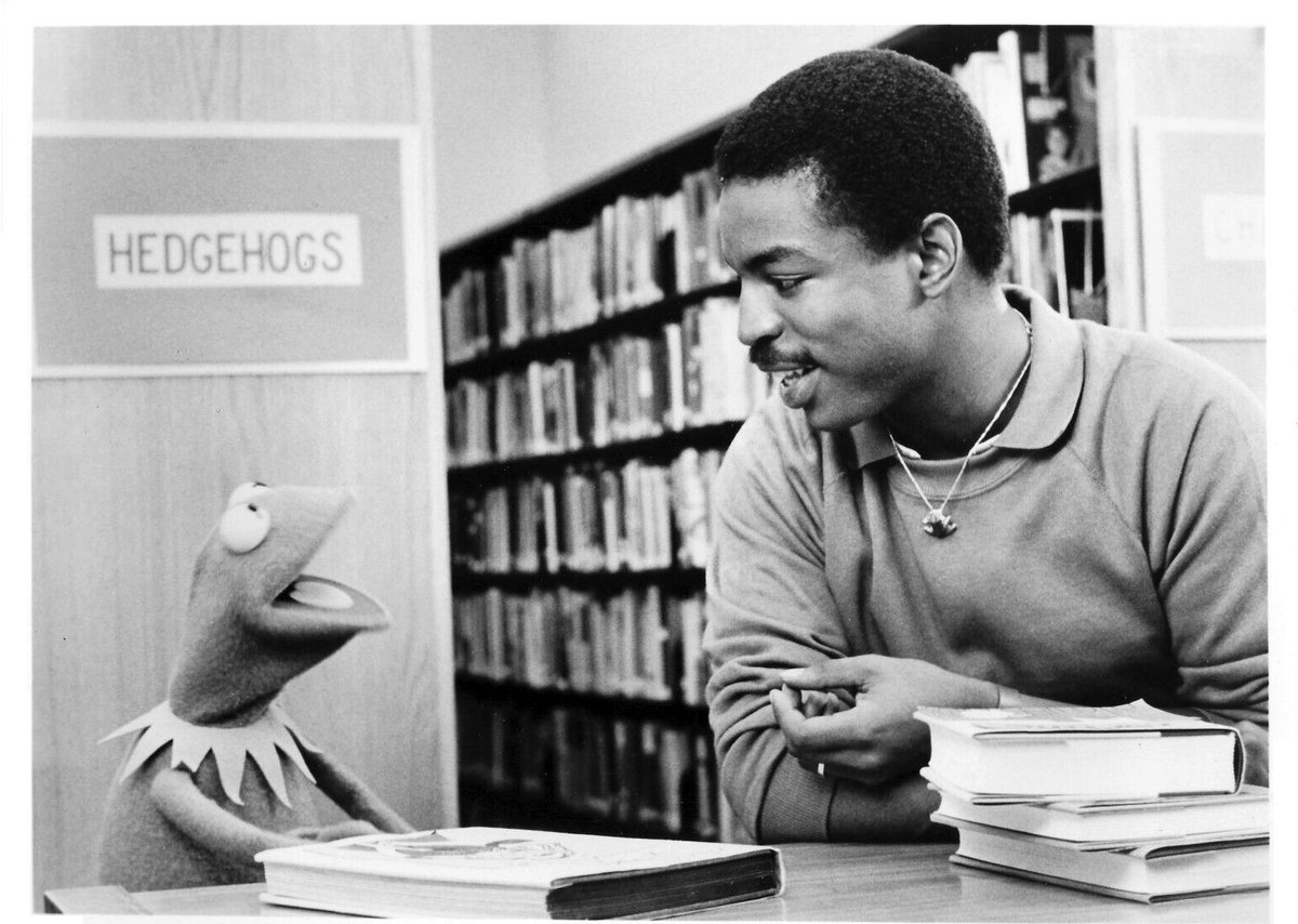 I think we can all agree that @levarburton is someone truly special 💚🌈 I’m thankful I grew up learning from him.