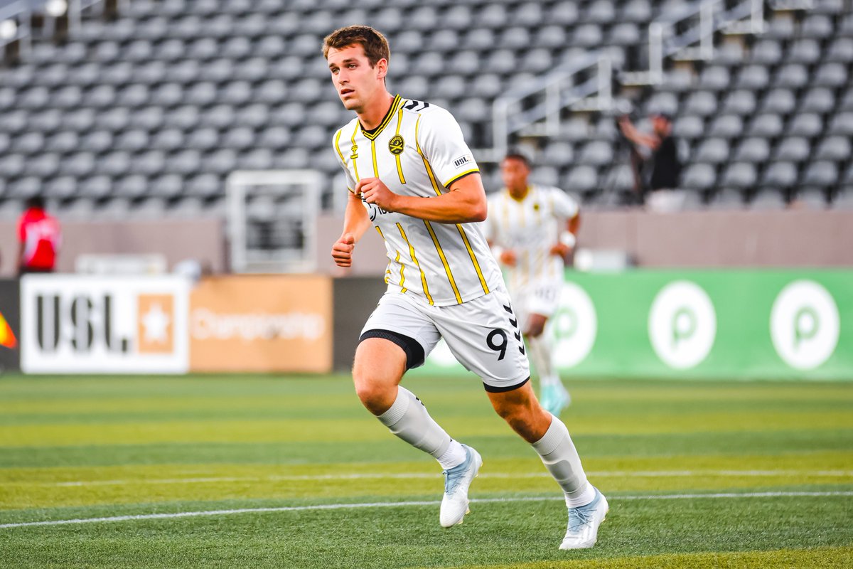 Our first change of the match is a double swap 🔄
⬆️ Rodriguez; LaCava
⬇️ Ycaza; Myers

79' | 0-1

#BHMvCHS | #CB93 #FortifyAndConquer