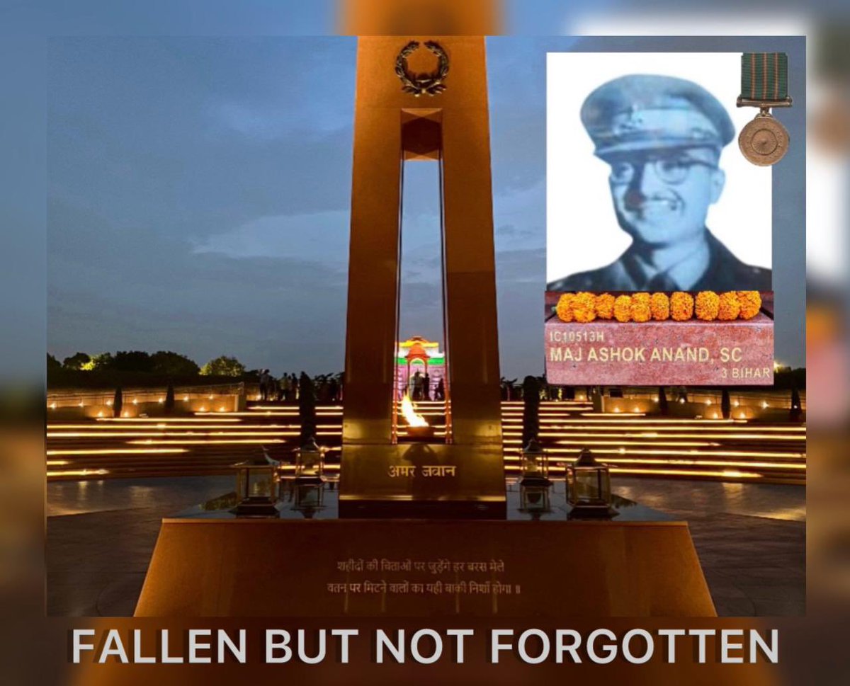 Floral homage to our #Bravehearts at #NationalWarMemorial is not only a heartfelt gesture of gratitude & appreciation for their valiant service but also a solemn promise to keep them in our memories to eternity. Homage to Maj Ashok Anand, #ShauryaChakra, on his Balidaan Diwas.