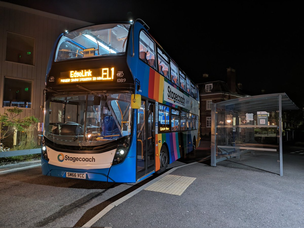 I'm made up I managed to get this photo, a night time equivalent of a photo I took last summer with the same bus in the same spot! 😁 

Alexander Dennis Enviro400MMC 10819 SM66VCC was on my EL1 Edgelink tonight 😀