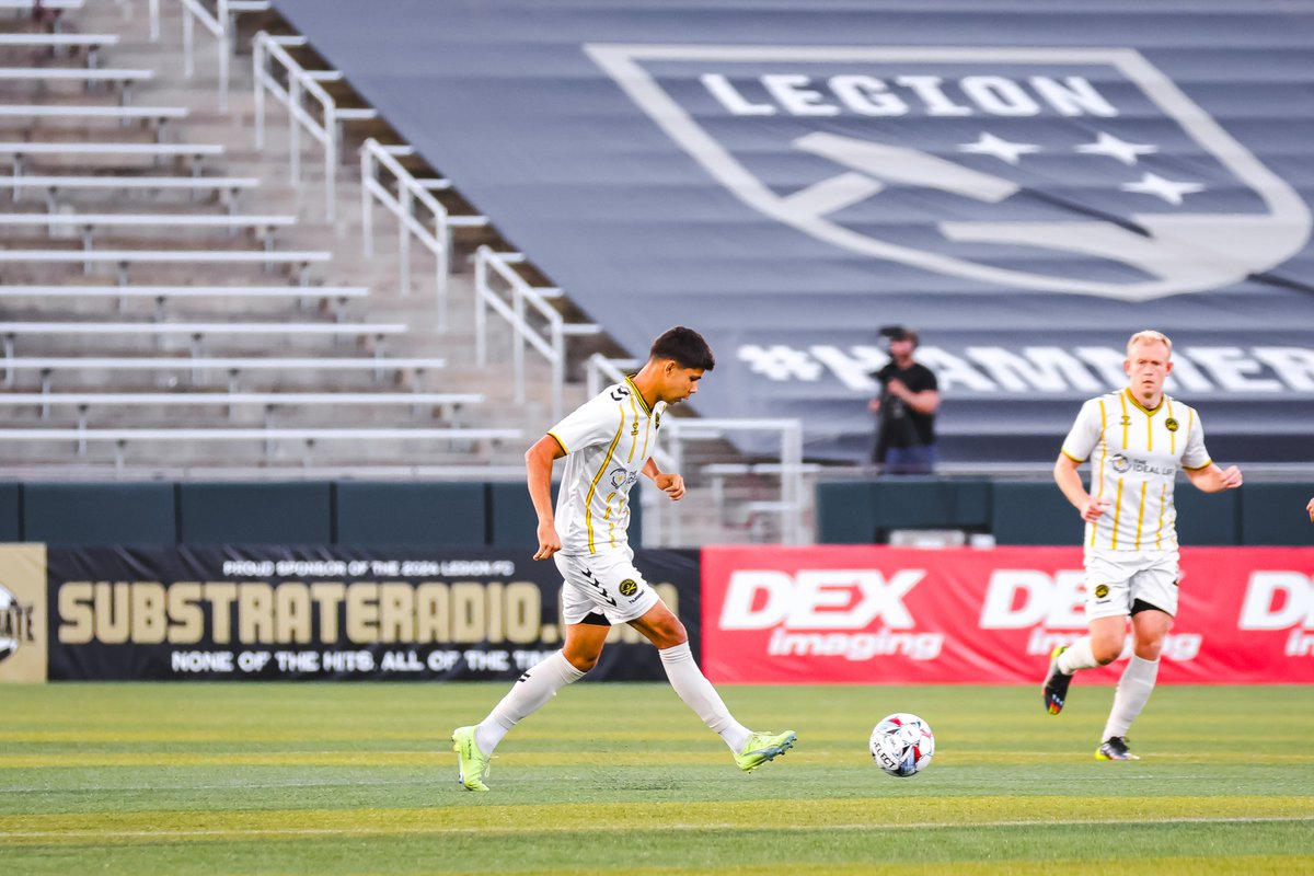 ⬆️ Conway; Drack
⬇️ Torres; Markanich

87' | 0-1

#BHMvCHS | #CB93 #FortifyAndConquer
