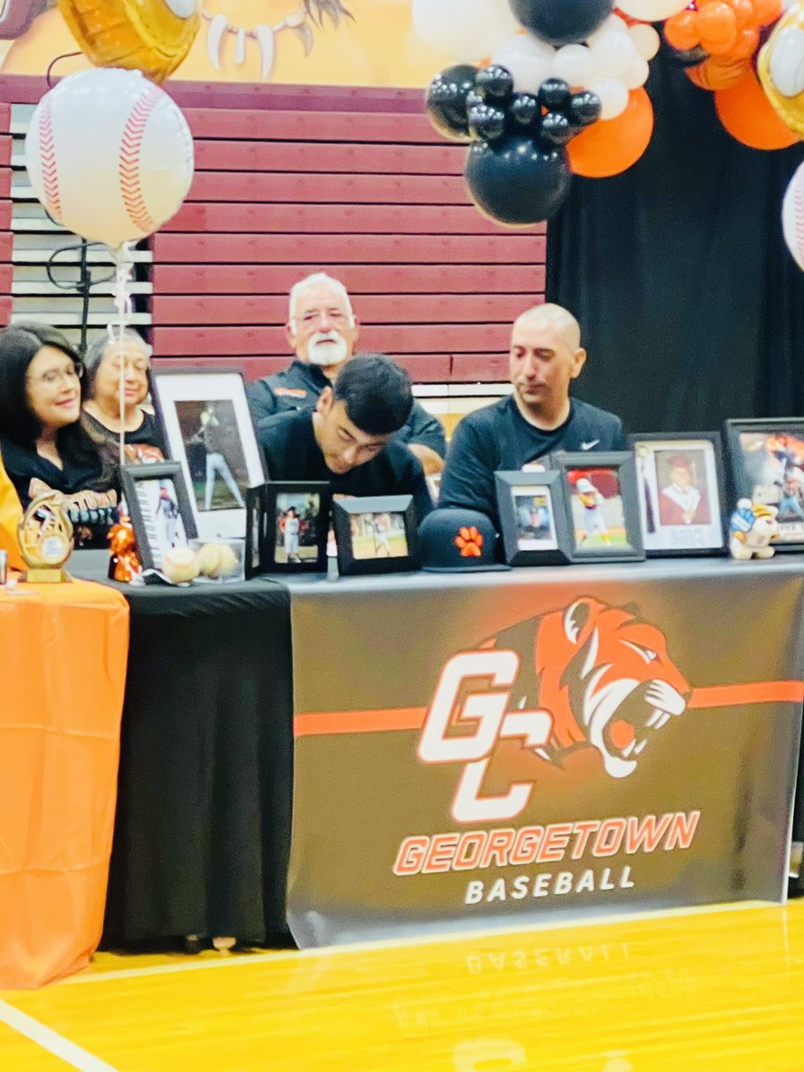 Coach_J_Vela's tweet photo. Proud Parent/Coach moment as our son signed his LOI to play at the next level.  Can’t even put into words how proud we are of him! Thanks to everyone that has helped him along the way. @jvela2323 https://t.co/lZdOlo2HSR