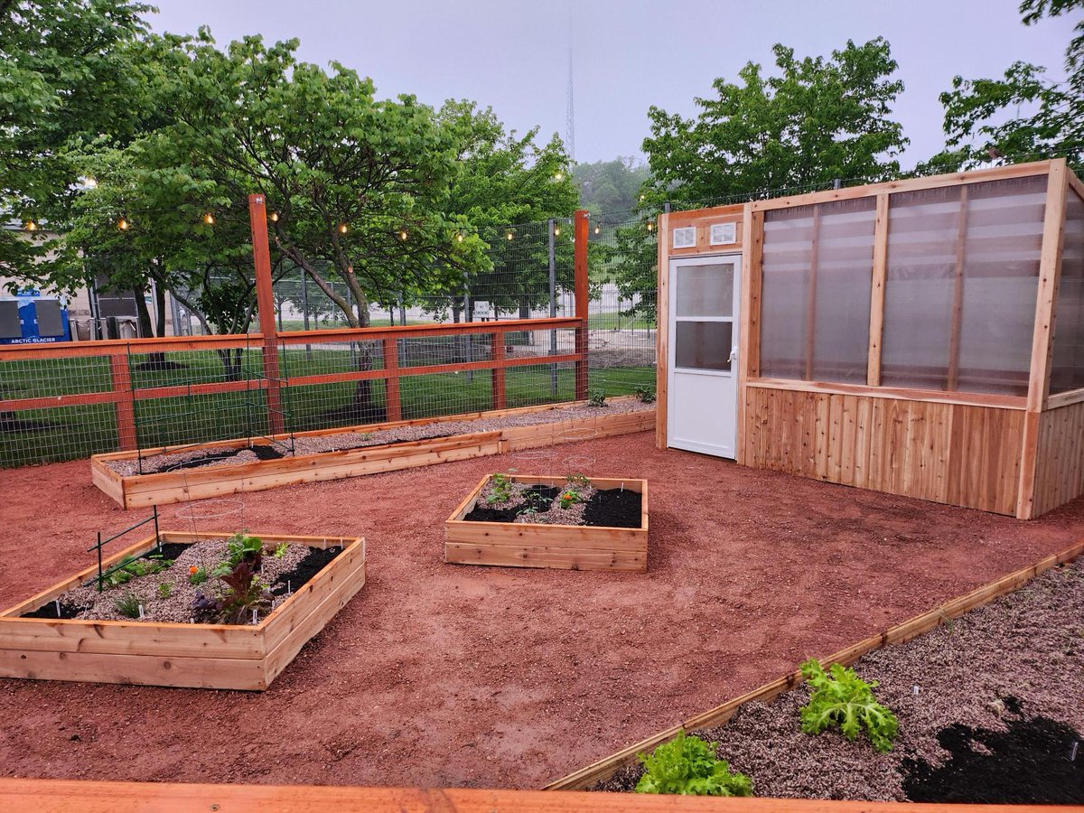 Access to fresh produce is not always feasible so the @Royals, in partnership with Evergy, Ag Partners, Globally Responsible Production, MCC, Cultivate KC and Brummel Lawn & Landscaping announce Fountain Gardens. Learn how MCC students will benefit: mlb.com/press-release/…