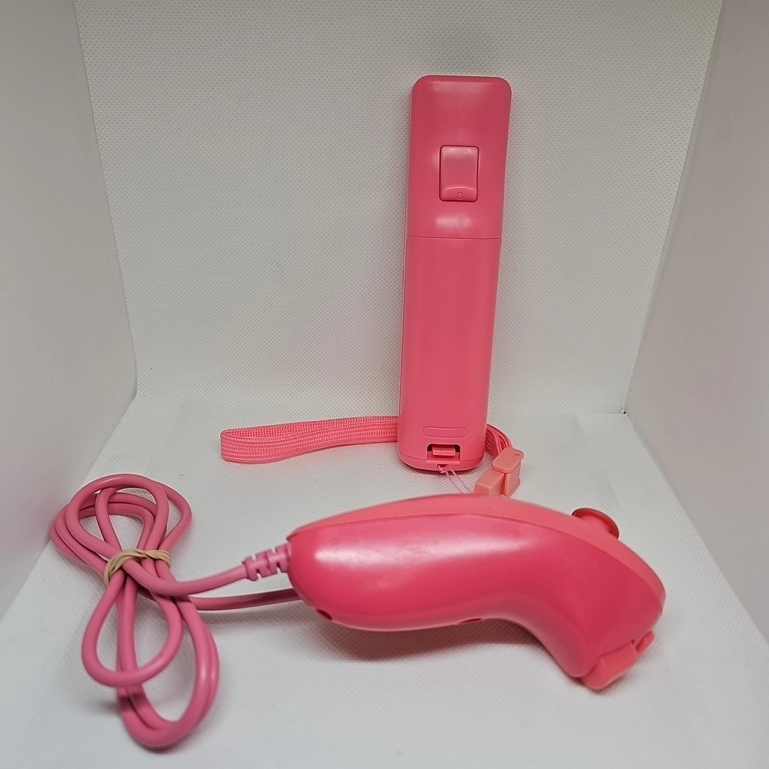 GameToyBrickMan's tweet image. For Sale

Pink Wiimote and Nun Chuk for Nintendo Wii - Tested Workin

Link in bio or story.

#wiimote #nintendo