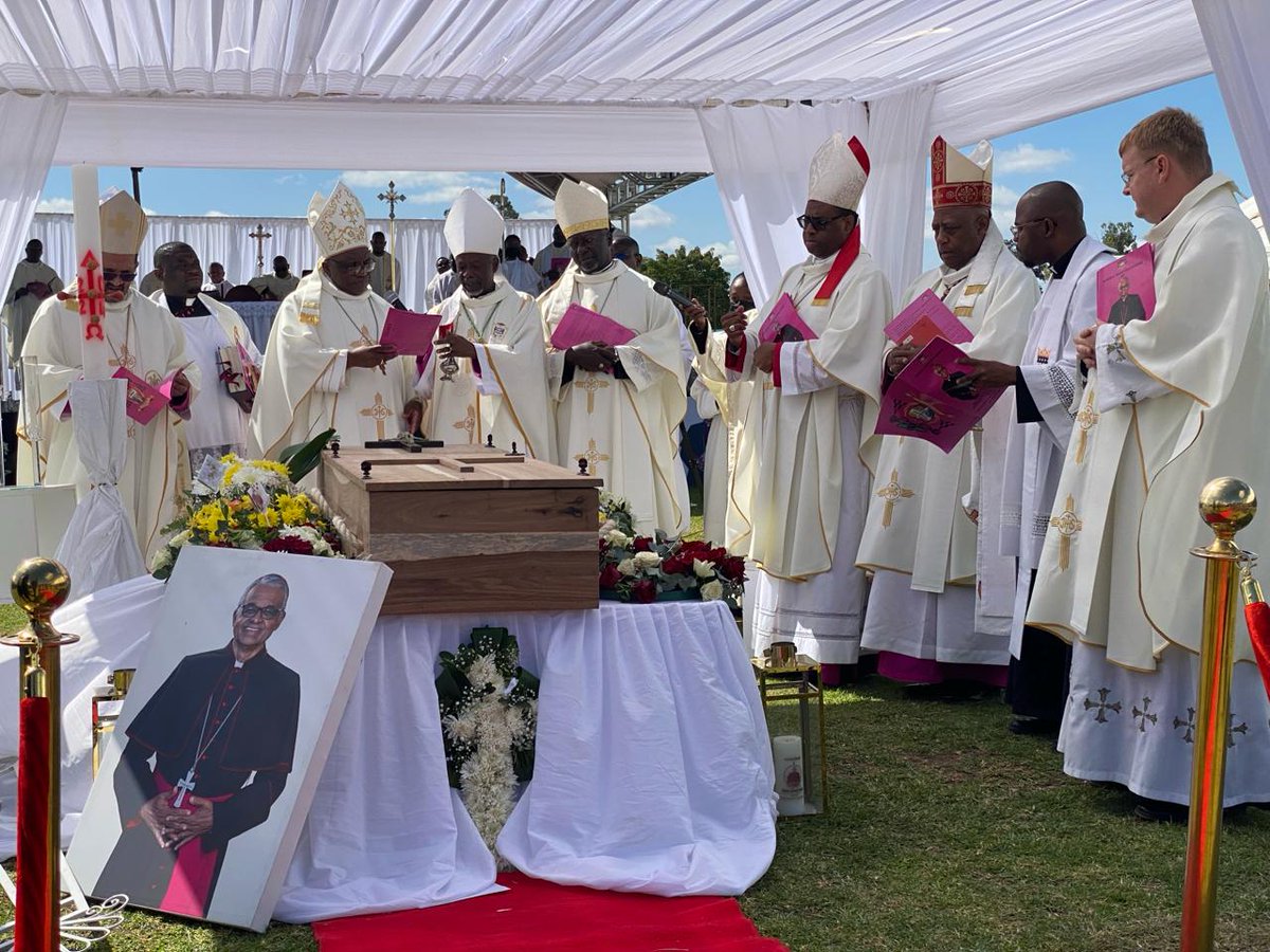 sacbc.org.za/archbishop-mpa… “We are consoled by the knowledge that Bishop Anthony was a person of a deep spirituality. He was a man of prayer. He loved the Blessed Mother and had a great devotion to the Divine Mercy and spent hours before the Blessed Sacrament' says Archbishop Mpako