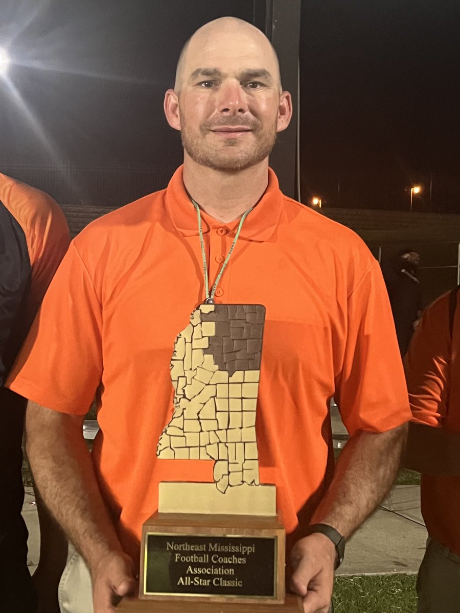 To the victor goes the spoils! Coach ⁦<a href="/coachy0ung/">Jimmy Young</a>⁩