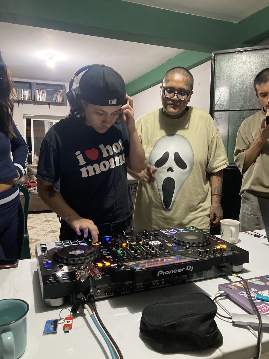 👼🏽👼🏼👼🏻👼🏾 🎧🔊