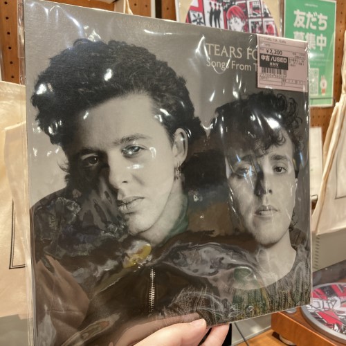 おはようございます！
本日もオープン致しました！
店頭BGM1枚目はTears for Fears『シャウト』！
再び注目を集めている「ルール・ザ・ワールド」収録の名盤！
#Osaka #vinylshop  #vinylrecords #recordstore #アナログ #レコード #Shinsaibashi