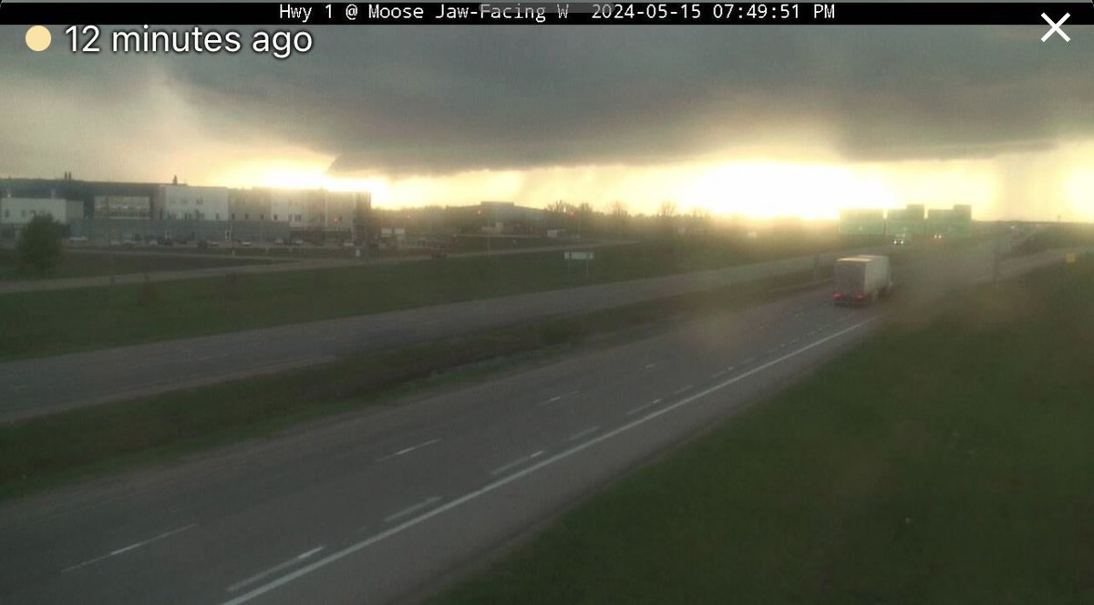 Severe thunderstorm approaching Moose Jaw Saskatchewan on webcam #skstorm
