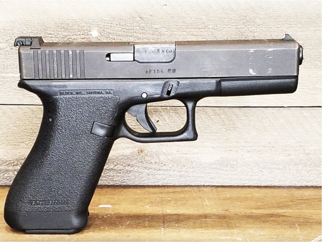 📣 Rare GLOCK G17 Gen 1 Brings High Price. #GLOCK pistols can bring up emotions in shooters. These are workhorse guns that many shooters either love or hate, and few would consider these guns to be collector items. 🔥 Read Article: bit.ly/4bITINH #Glock17 #G17 #GunBroker