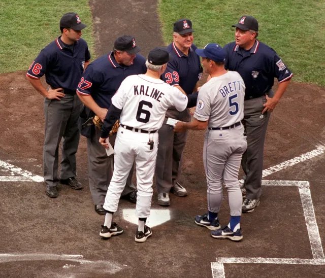 One last time to exchange lineup cards during the final game at Tiger Stadium in 1999. Who better to do so than HOFers Mr. Tiger and @GeorgeHBrett … a mere 6,161 hits between them. Not too shabby! 👍