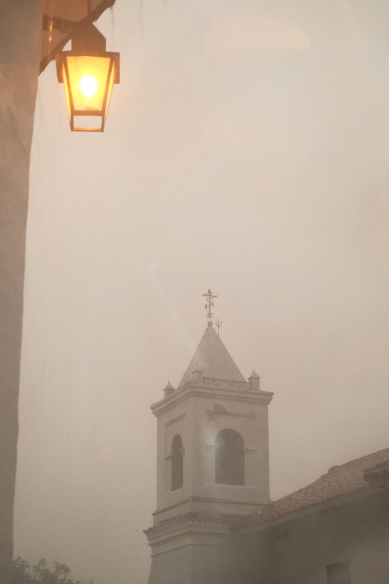 #cali en modo tormenta, mi ciudad nunca es de aguas tibias, si llueve se cae el cielo, si hace calor incendia, mas de mis fotos en ig: fujistercalico