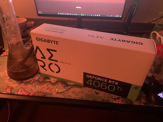 idk why but the box made me think it was an xbox series s https://t.co/wWomYY9fzy