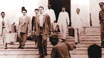 El 15 de mayo de 1955, Fidel Castro junto a un grupo de sus compañeros asaltantes al cuartel Moncada, fue excarcelado del Presidio Modelo de la entonces Isla de Pinos, gracias a una amnistía arrancada por la lucha popular al tirano Fulgencio Batista. #CubaViveEnSuHistoria