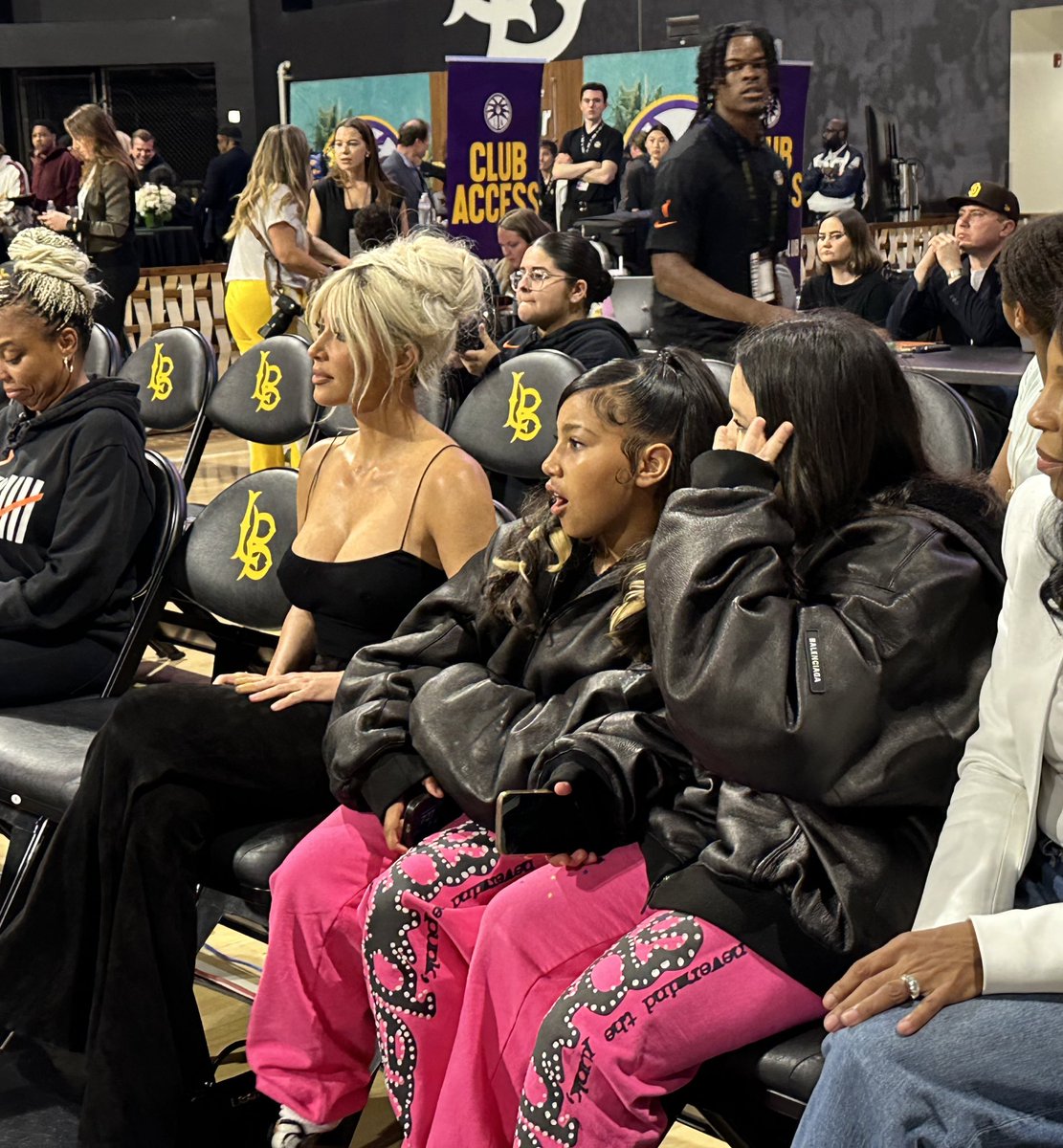 KIM KARDASHIAN AND NORTH ARE AT A SPARKS GAME 🔥‼️🚨