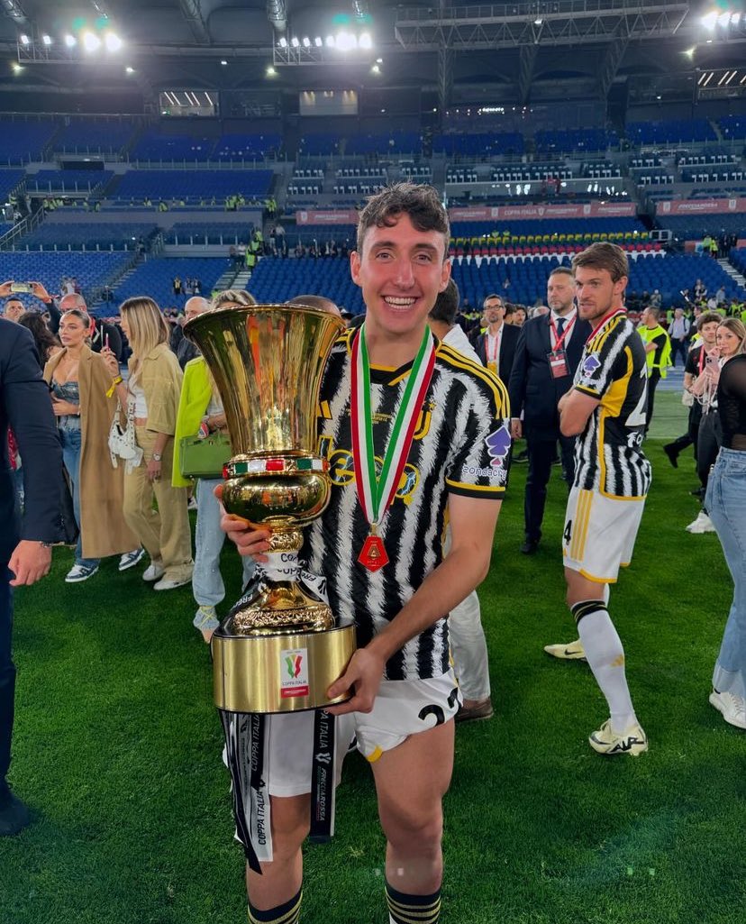 Info Timnas Italia (@infoazzurri) on Twitter photo Selamat untuk <a href="/juventusfcen/">JuventusFC 🇬🇧🇺🇸</a> yang menjuarai Coppa Italia 🏆.
Foto dibersembahkan kepada pemain terbaik Juve musim ini : Andrea Cambiaso 🇮🇹.
Bek kanan multifungsi yang hampir pasti dapat spot di @EURO2024 nanti.
Untuk <a href="/Atalanta_BC/">Atalanta B.C.</a> gasss juara <a href="/EuropaLeague/">UEFA Europa League</a> 👍🏼 Selamat untuk <a href="/juventusfcen/">JuventusFC 🇬🇧🇺🇸</a> yang menjuarai Coppa Italia 🏆.
Foto dibersembahkan kepada pemain terbaik Juve musim ini : Andrea Cambiaso 🇮🇹.
Bek kanan multifungsi yang hampir pasti dapat spot di @EURO2024 nanti.
Untuk <a href="/Atalanta_BC/">Atalanta B.C.</a> gasss juara <a href="/EuropaLeague/">UEFA Europa League</a> 👍🏼