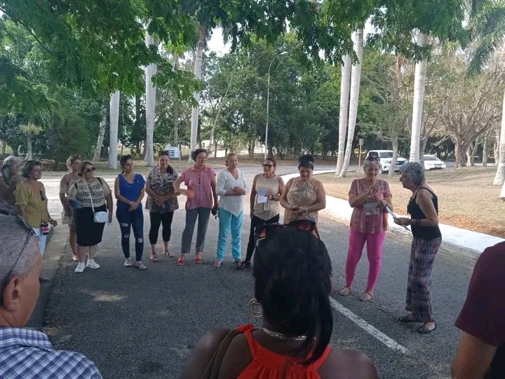 Celebrado en #Yaguajay primer Taller de experiencias del Programa para el Adelanto de las #mujeres, con la presentación de 7 ponencias sobre diversos temas que tributan el #empoderamientofemenino  en el territorio. 
#EmpresaPecuariaVenegas 
#Yaguajay #SanctiSpiritusEnMarcha