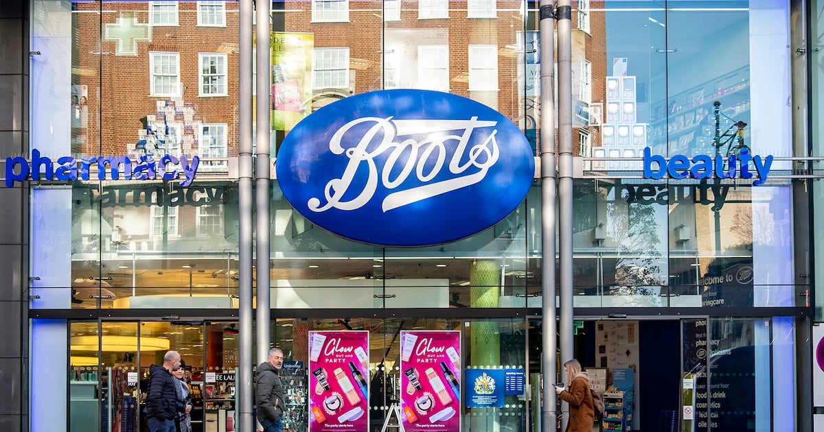 Walgreens Contacts Potential Buyers for £7 Billion Boots Drugstore Chain dlvr.it/T6xjky