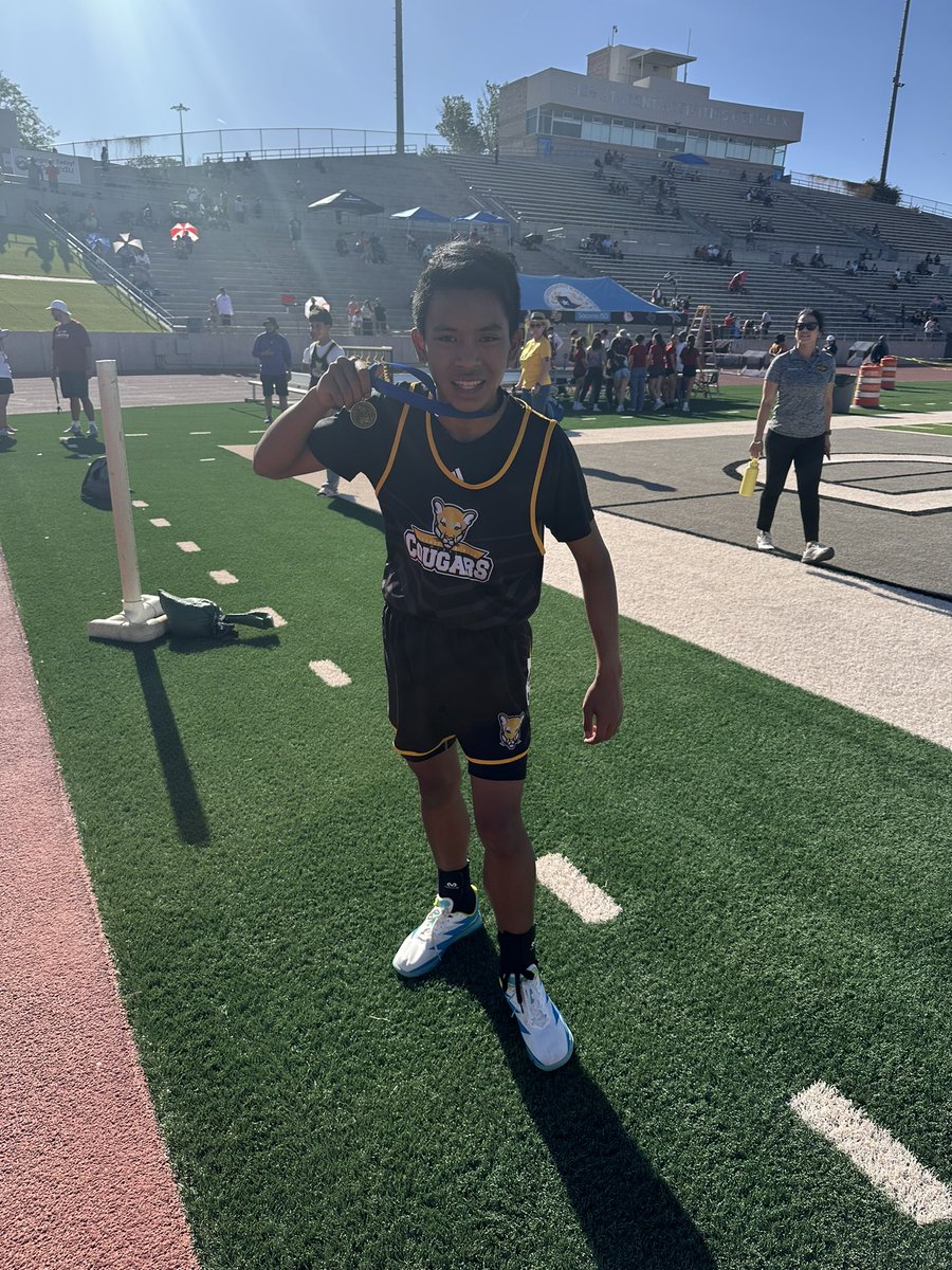 First place in the 2400🥇, GO DANIEL!!! #TeamSISD #track @HAntwine_MS @MChavez_AMS @iGalindo_AMS @DGreseth_AMS @KCrunc_HAMS @LDominguez_AMS @PhysicalEd_HA