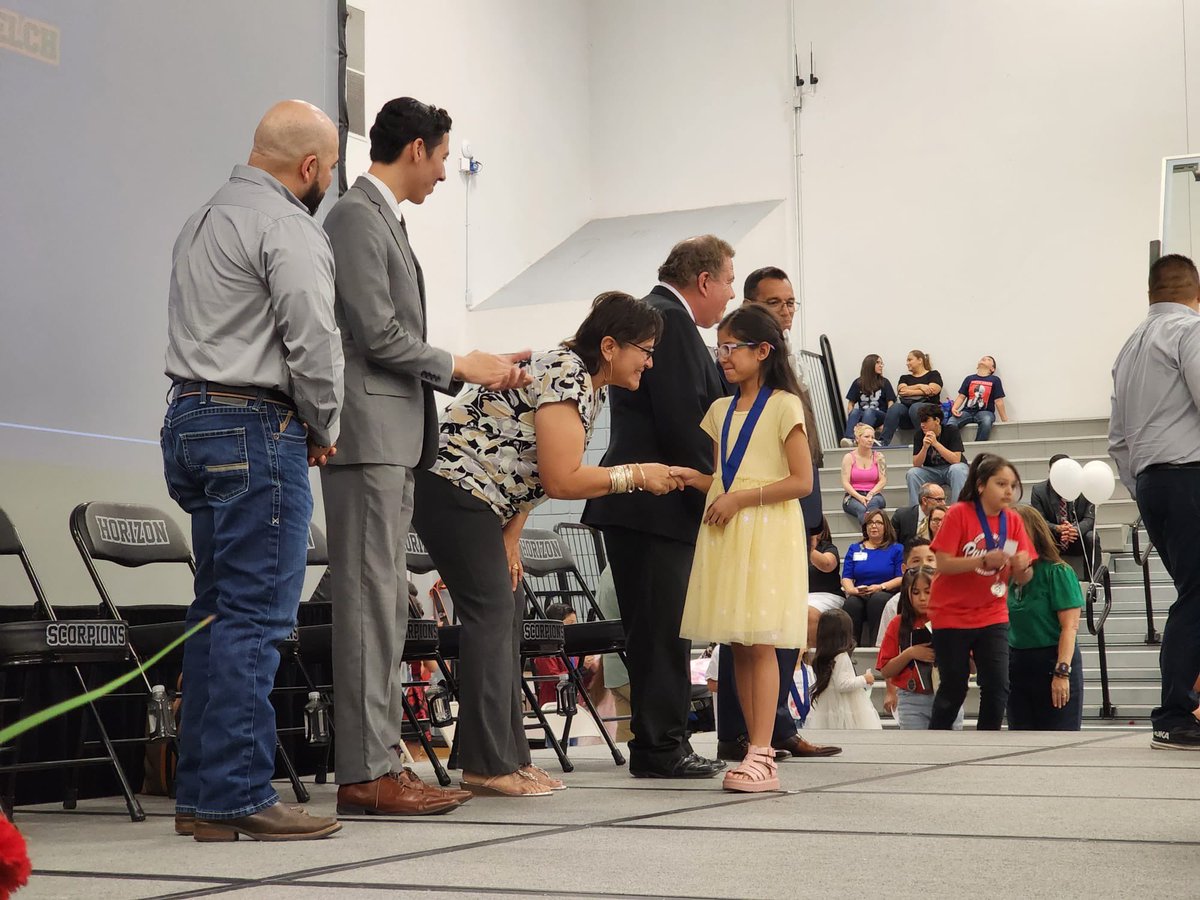 We celebrated our final Board Honors ceremony for the 2023-2024 school year tonight. Thanks to all the students and family members that attended! Your hard work and dedication are proof that together we are truly building tomorrow. Gallery: clintisd.smugmug.com/2023-2024/May/…