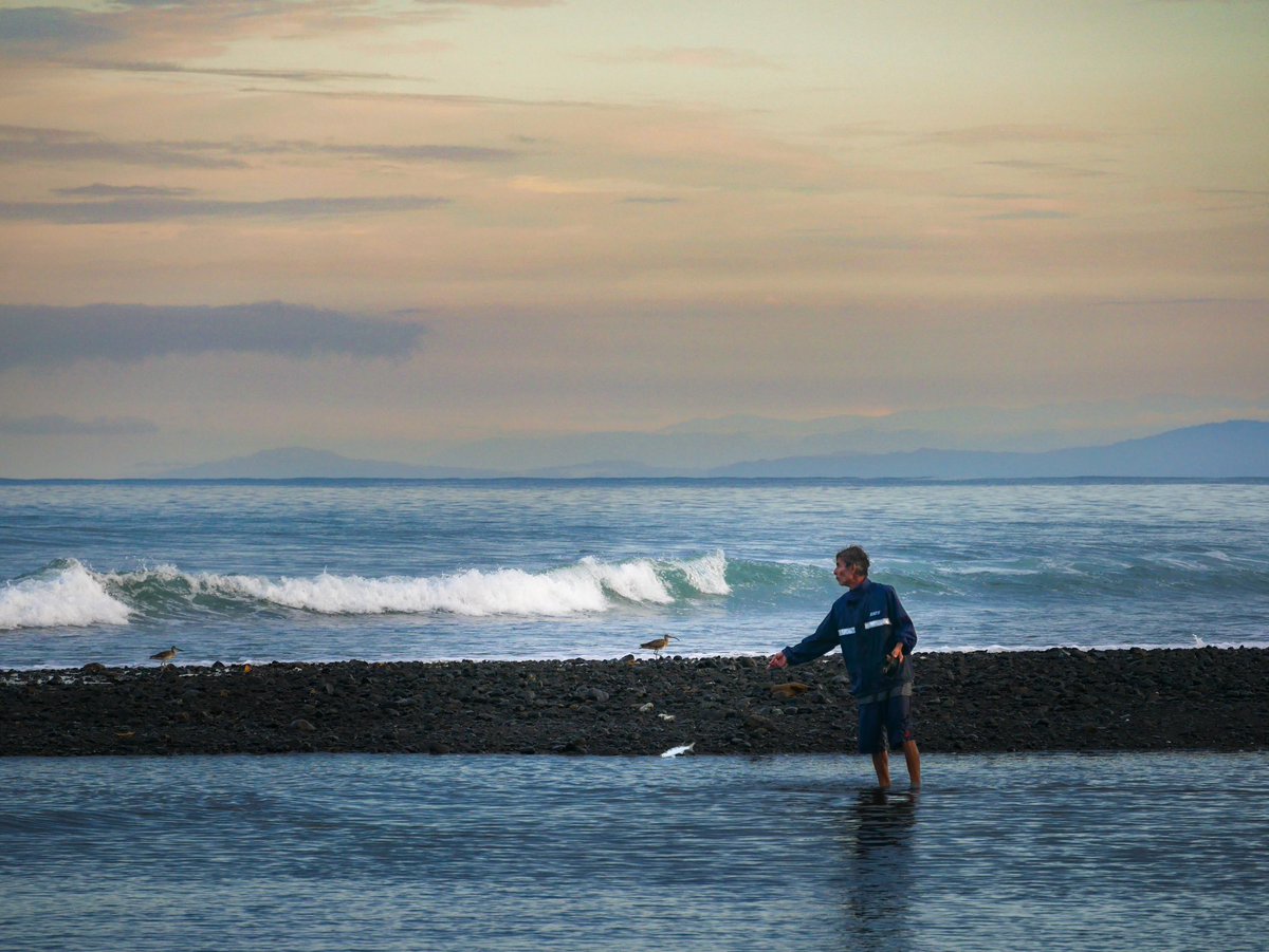 Fishing at sunrise 🌄
.
.
.
.
.
#CostaRica #Surfing #SunrisePhotography #Sunrise #SurfingPhotography #Nature #Ocean #OceanLife #Beach #Stoke #Beauty #Pure #SurfingLife #Surf #BeautifulWaves #OceanPhotography #Waves #Wave #SurfsUp #SurfPhotos #LeverdeSoleil #BeachLife