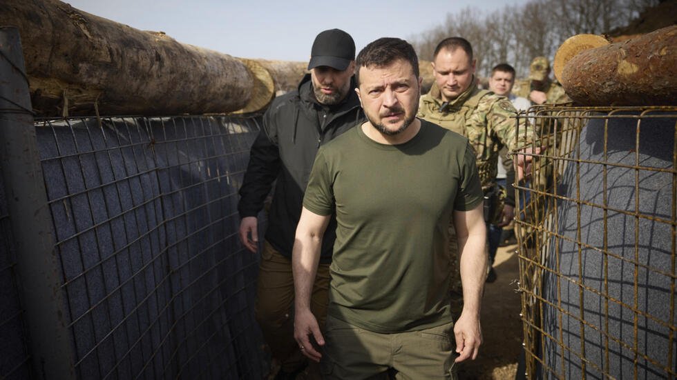 [ 🇷🇺 RUSSIE | 🇺🇦 UKRAINE ] 🔸 Sur fond de nouvelle offensive russe dans le nord du pays, Volodymyr Zelensky a annulé tous ses déplacements « des prochains jours » à l'étranger. De nouvelles dates seront fixées.