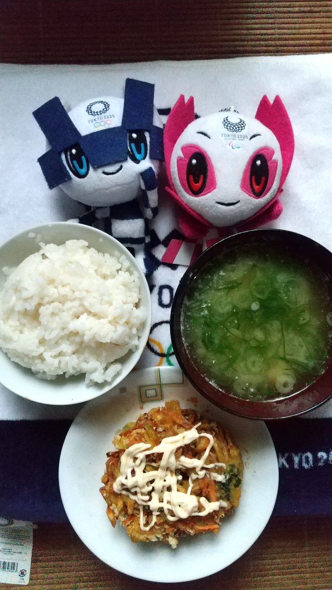 #ミライトワ&ソメイティ かきあげとごはん🍚とネギ味噌汁 美味しい⤴️⤴️😀