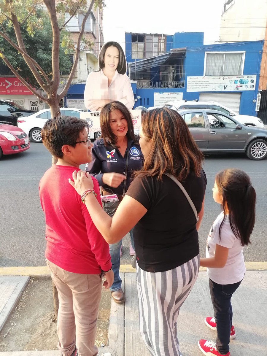 ¡Gracias, vecinos del #Distrito34, por su increíble apoyo en esta campaña! Con ustedes a nuestro lado, estamos listos para ganar y cambiar el rumbo de #TolucaLaBella y de todo México. ¡Seguimos adelante, sin miedo a defendernos! 

#SinMiedoADefenderte 💪🏻