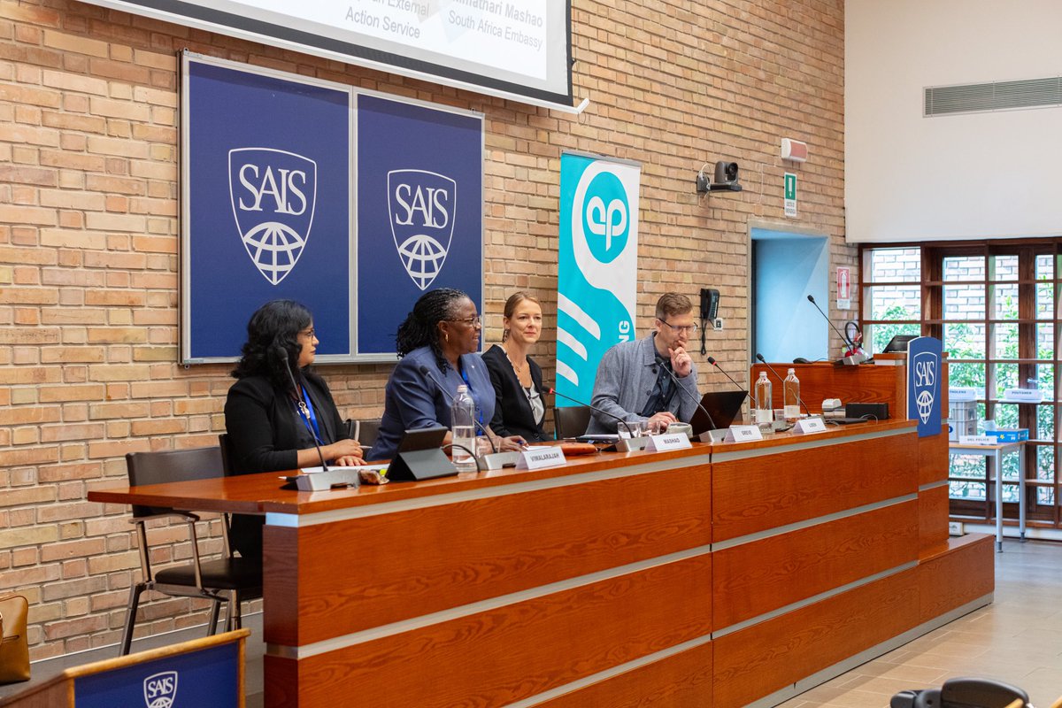 Agency for Peacebuilding (@agencypb) on Twitter photo 🕊️Mmathari Mashao, Minister Plenipotentiary of the <a href="/SAEmbassyRome/">SouthAfricanEmbassyRome</a> stresses the important of dialogue to resolve conflicts:
“when there are differences. The only way to resolve those is by talking”
#BPF2024 #mediation #peacebuilding 🕊️Mmathari Mashao, Minister Plenipotentiary of the <a href="/SAEmbassyRome/">SouthAfricanEmbassyRome</a> stresses the important of dialogue to resolve conflicts:
“when there are differences. The only way to resolve those is by talking”
#BPF2024 #mediation #peacebuilding