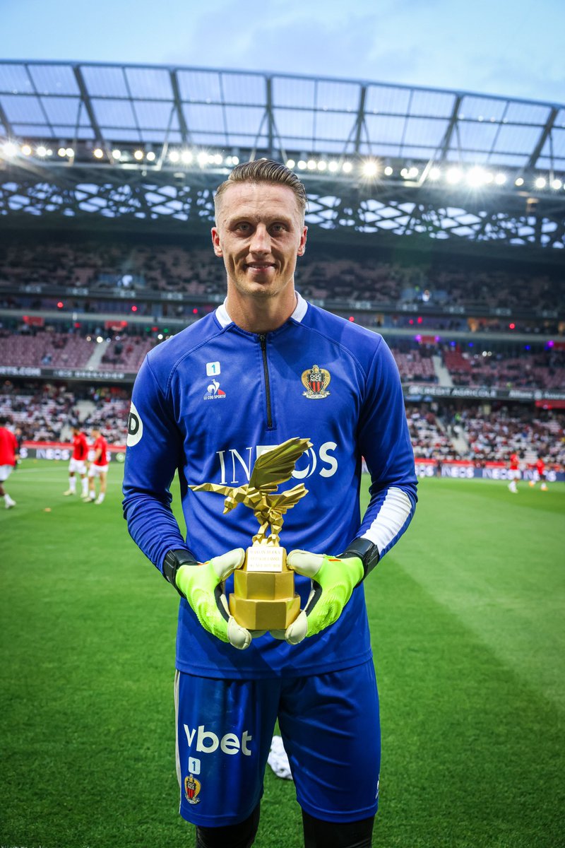 Je suis très honoré d'avoir été élu aiglon de la saison et fier de représenter l'OGC Nice. Dernier match à domicile au stade. Beaucoup de hauts et de bas, mais ne gardons que le positif. A bientôt et Issa Nissa ❤️🖤🦅