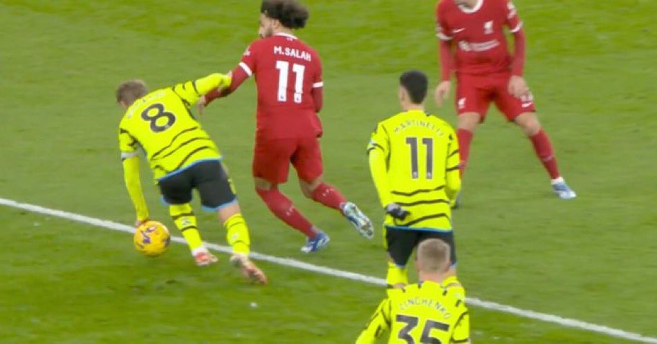 “KDB looked offside” Odegaard literally started playing basketball at Anfield and got away with it