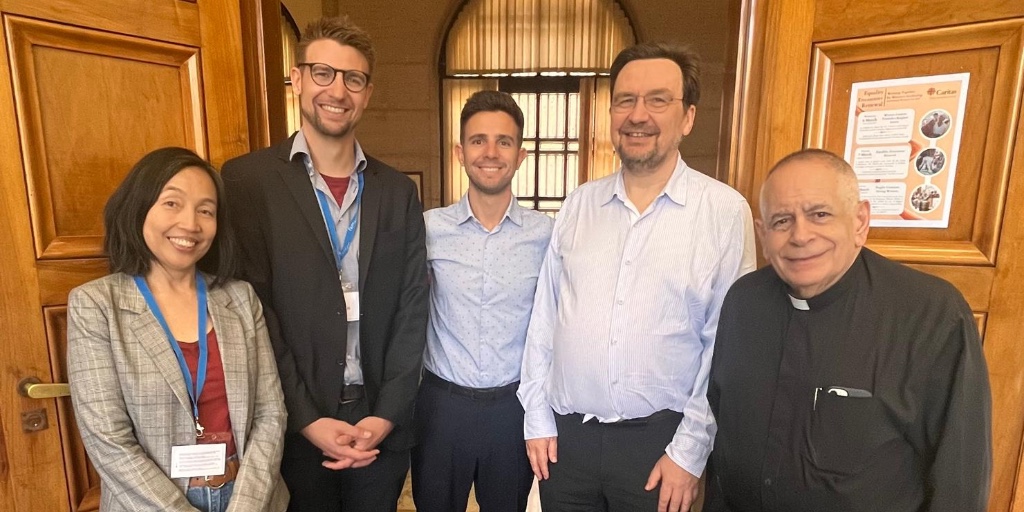 🌍💼 Leaders from the @oikoumene, the Roman Catholic Church, and the @ilo united in Rome to advocate for just labor practices. “Ensuring no one is left behind in our shift to a sustainable economy is crucial,” says Athena Peralta.

🔗oikoumene.org/news/faith-and… #FaithInAction