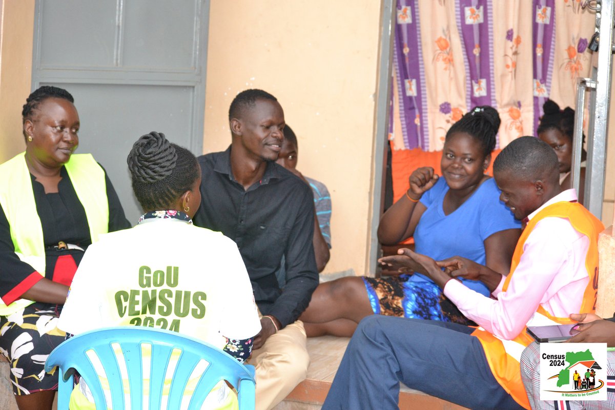 1/2
A unique family in Makindye Sabagabo, in Wakiso district, consisting of six members all with speech and hearing impairments, has been enumerated during the ongoing 2024 #UgandaCensus2024.