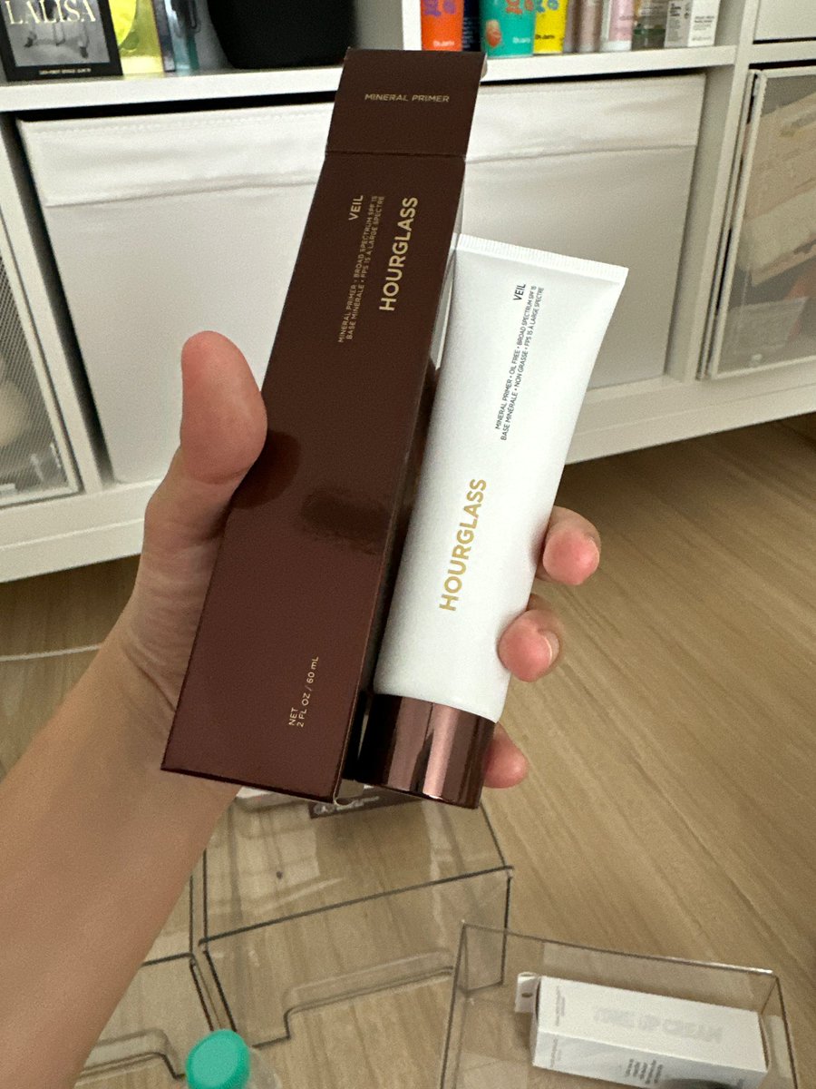 HELP ME RETWEET 🙏🏻

Letting go everything since im quitting .

Price not included postage - first come first serve basis

Hourglass Veil Primer Jumbo
use once
Expired : Apr 2025
Price: RM 80 

Reason: jual mahal xde org beli so letgo seadanya no more discount discount.