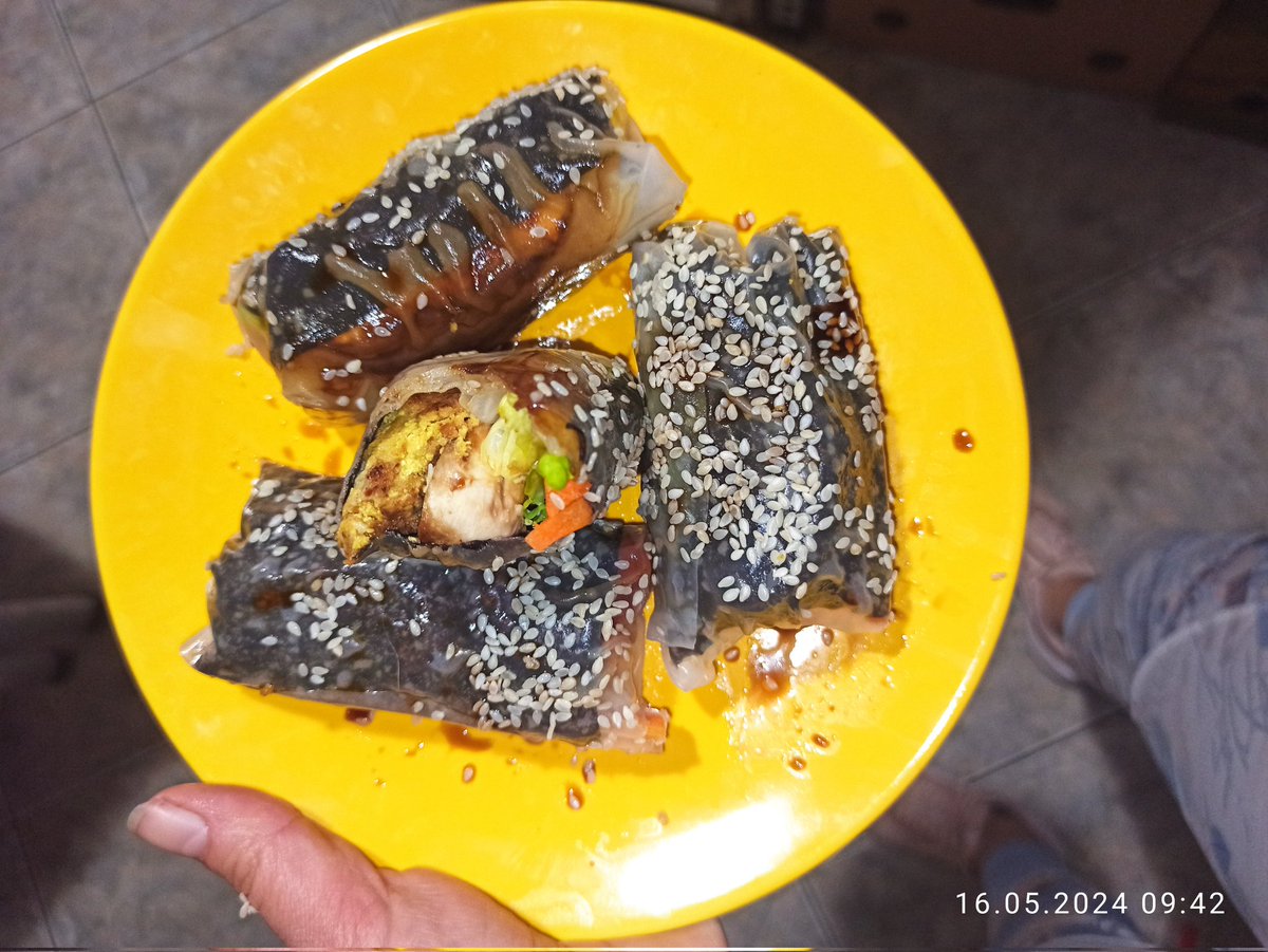 MartaPawowicz1's tweet image. #brakefast #atwork #springrolls #leftoverrolls #vegan #veggie #yummy #tasty #easytomake #fullybelly #happyme 😋